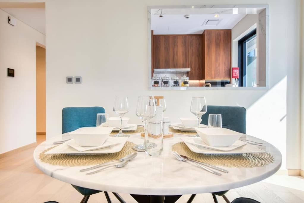 Rh - Spacious Chic Apartment, Next To Mall * Dubai
