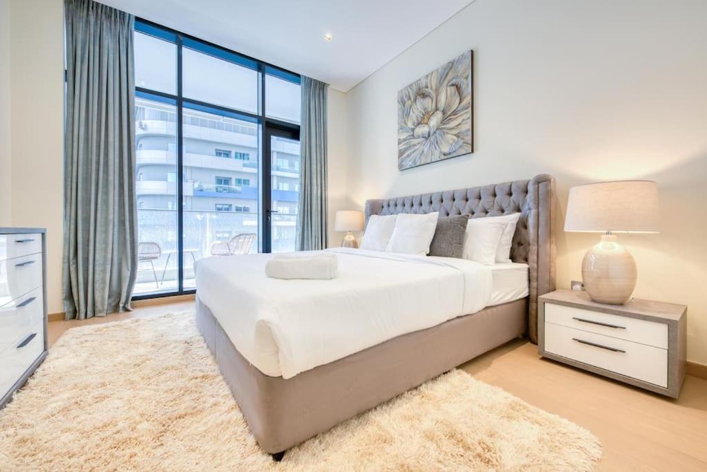Rh - Spacious Chic Apartment, Next To Mall Apartamento