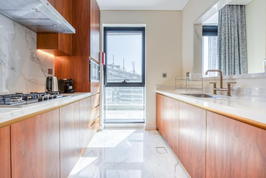 Rh - Spacious Chic Apartment, Next To Mall Apartamento