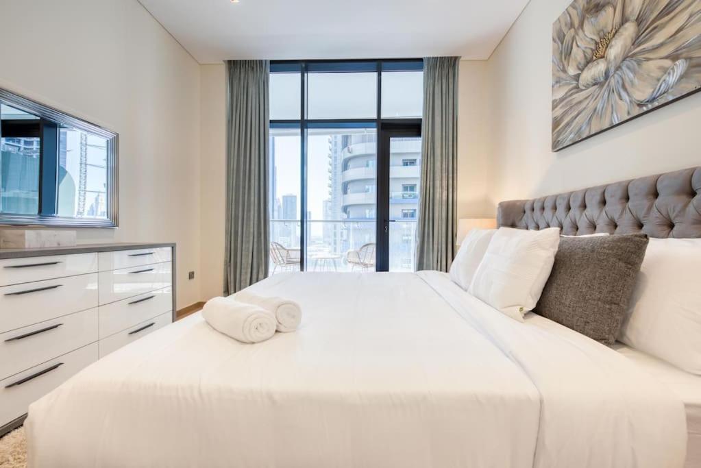 Rh - Spacious Chic Apartment, Next To Mall Dubai