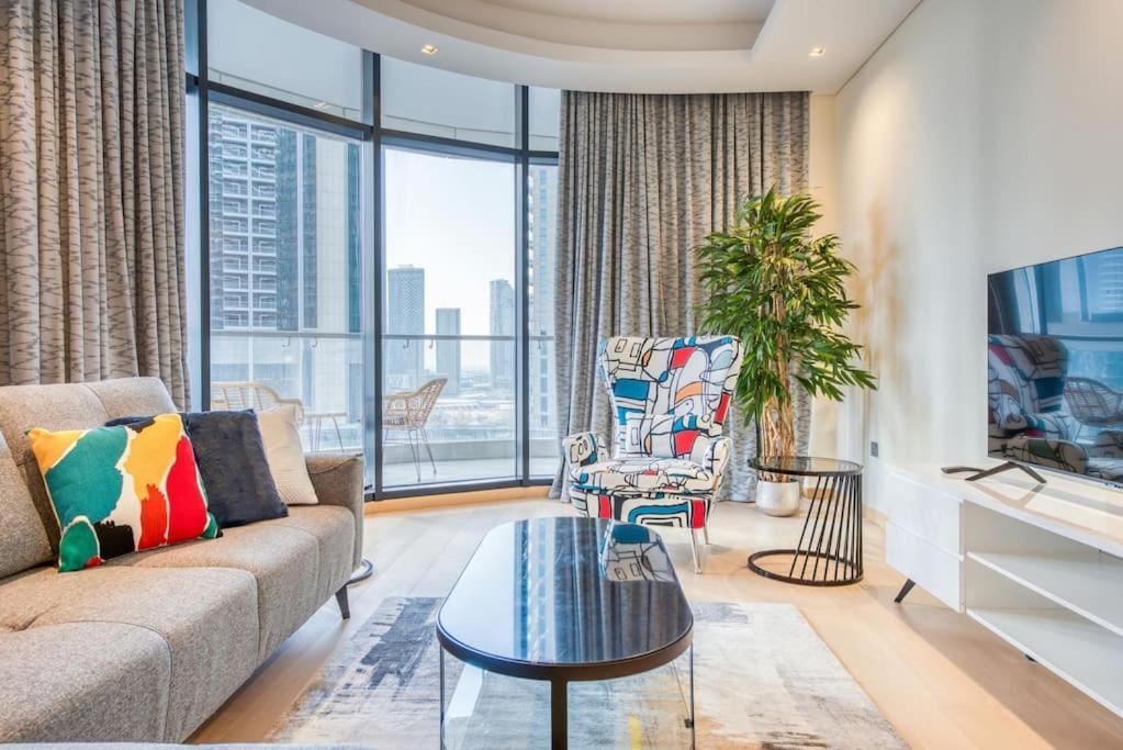 Rh - Spacious Chic Apartment, Next To Mall * Dubai