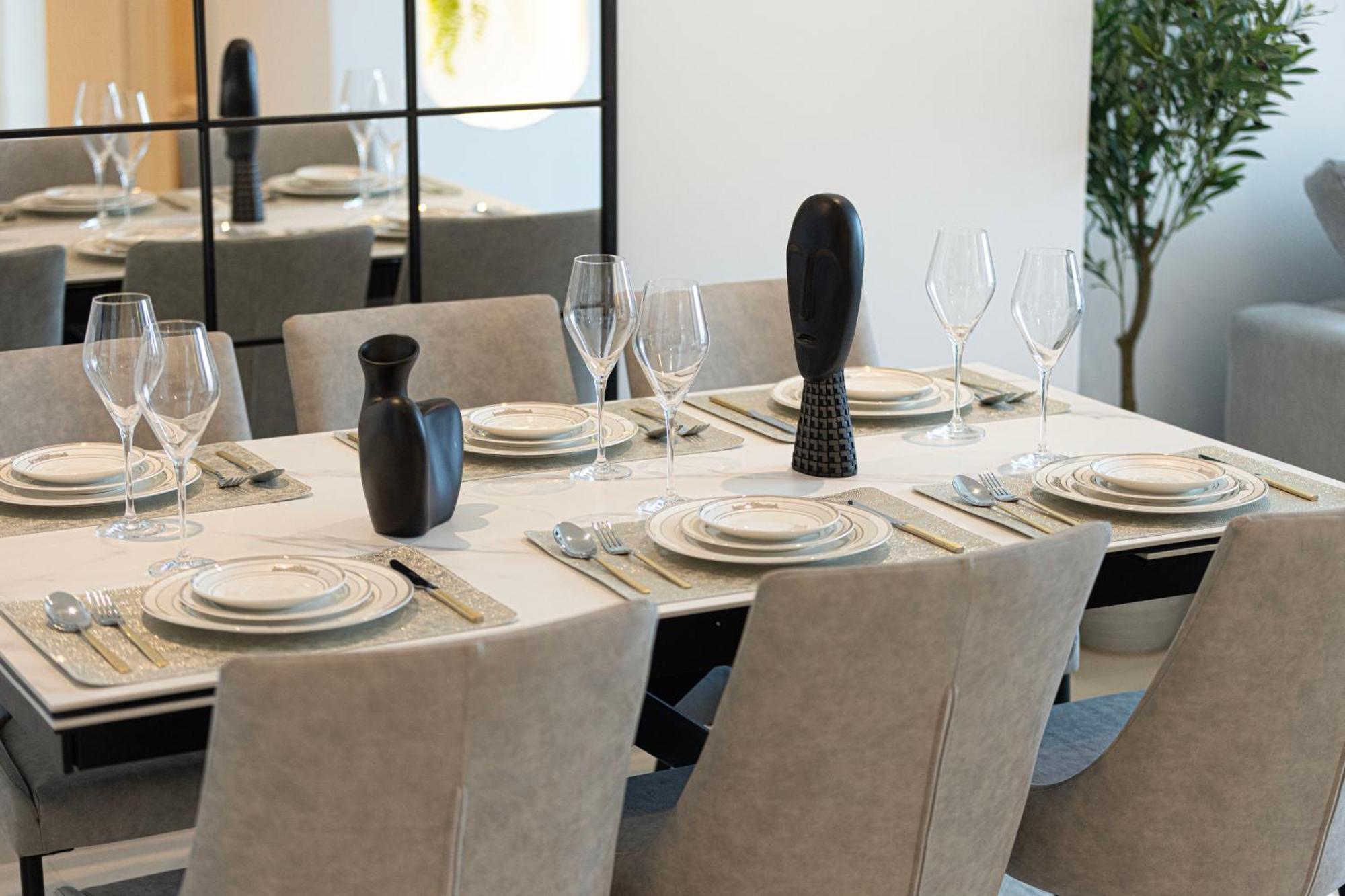 Burj Khalifa View & Mall Connection Apartment