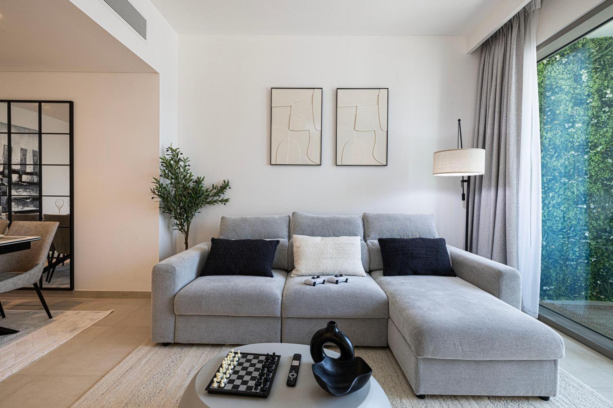 Burj Khalifa View & Mall Connection Apartment