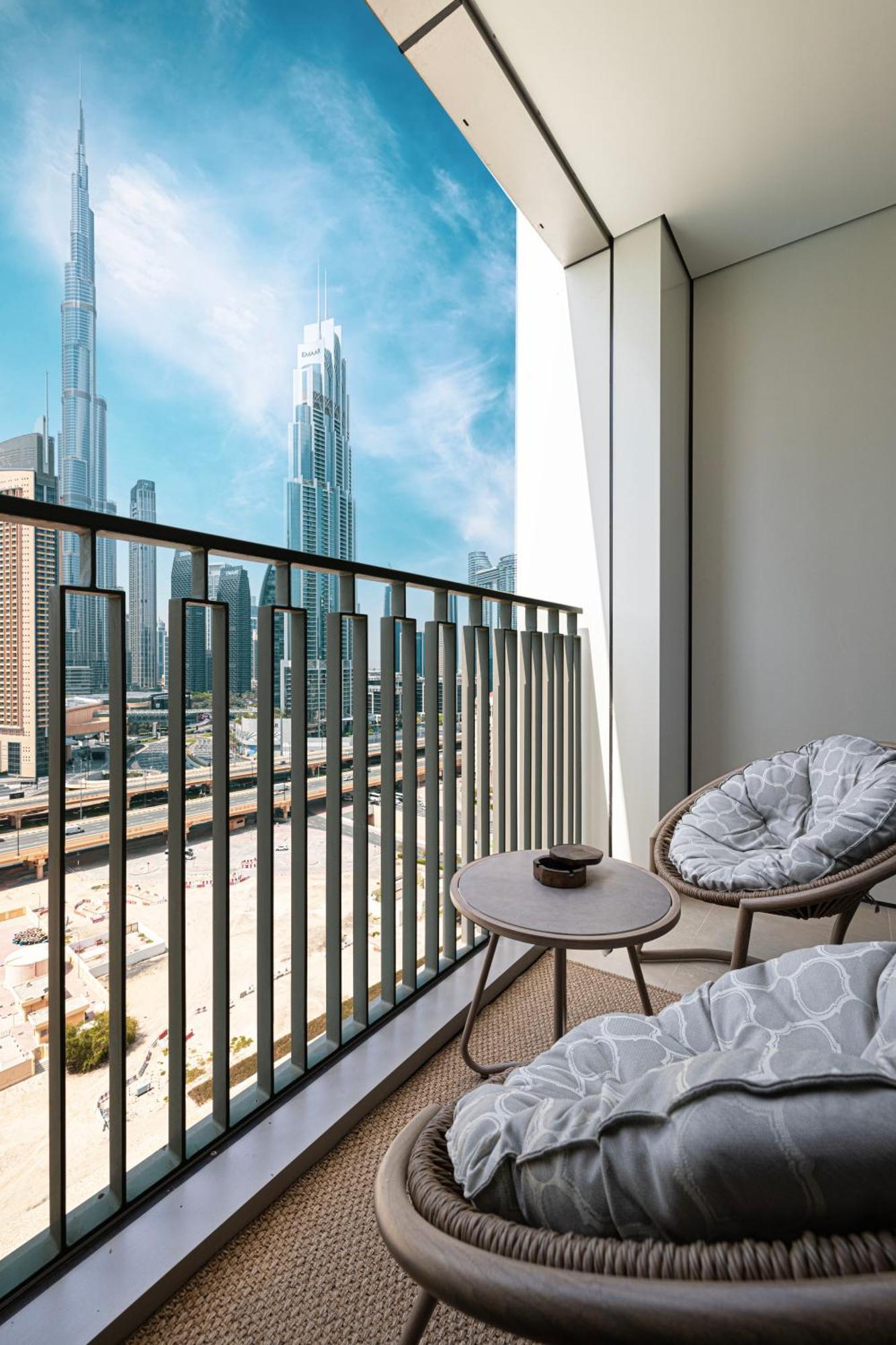 Burj Khalifa View & Mall Connection Apartment