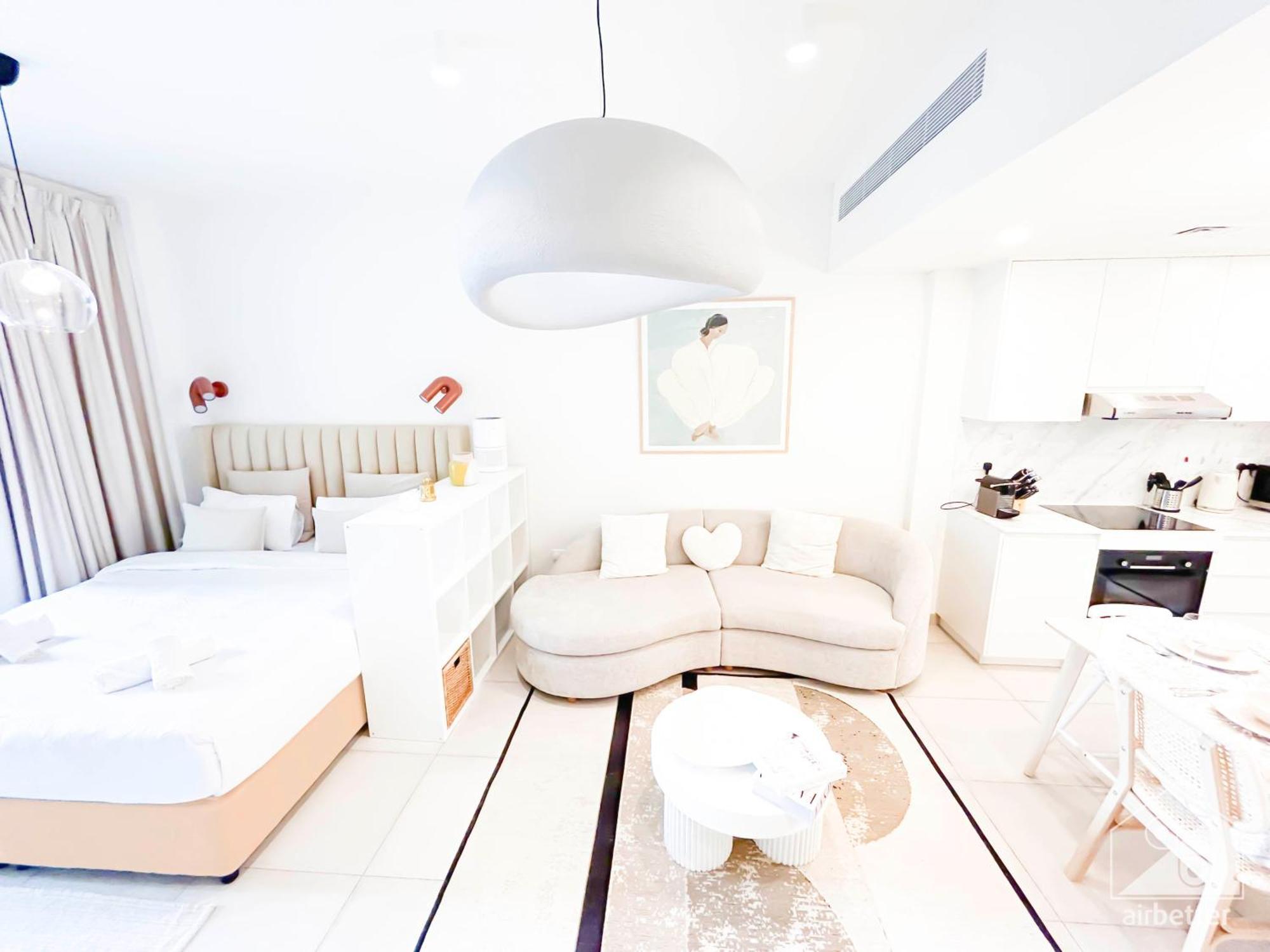 Cozy 1b Escape With Stunning Balcony Views * Dubai