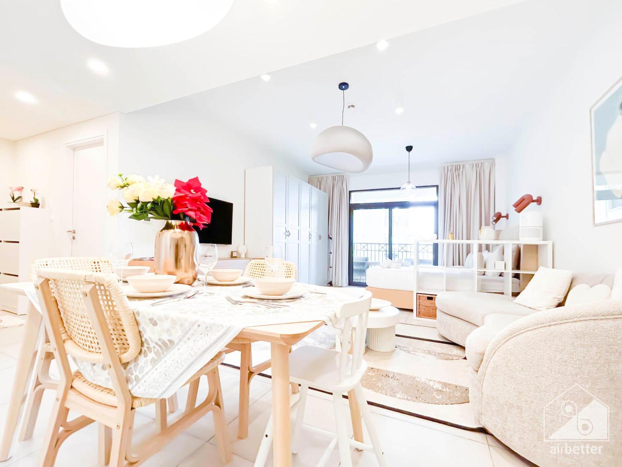 Cozy 1b Escape With Stunning Balcony Views Dubai