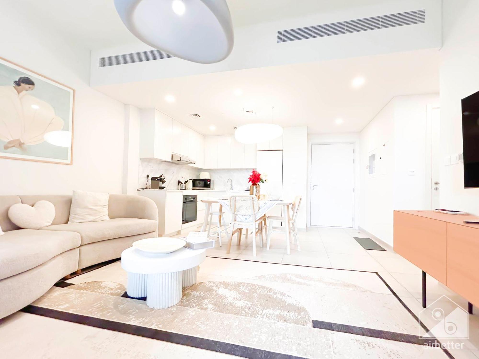 Cozy 1b Escape With Stunning Balcony Views Apartment