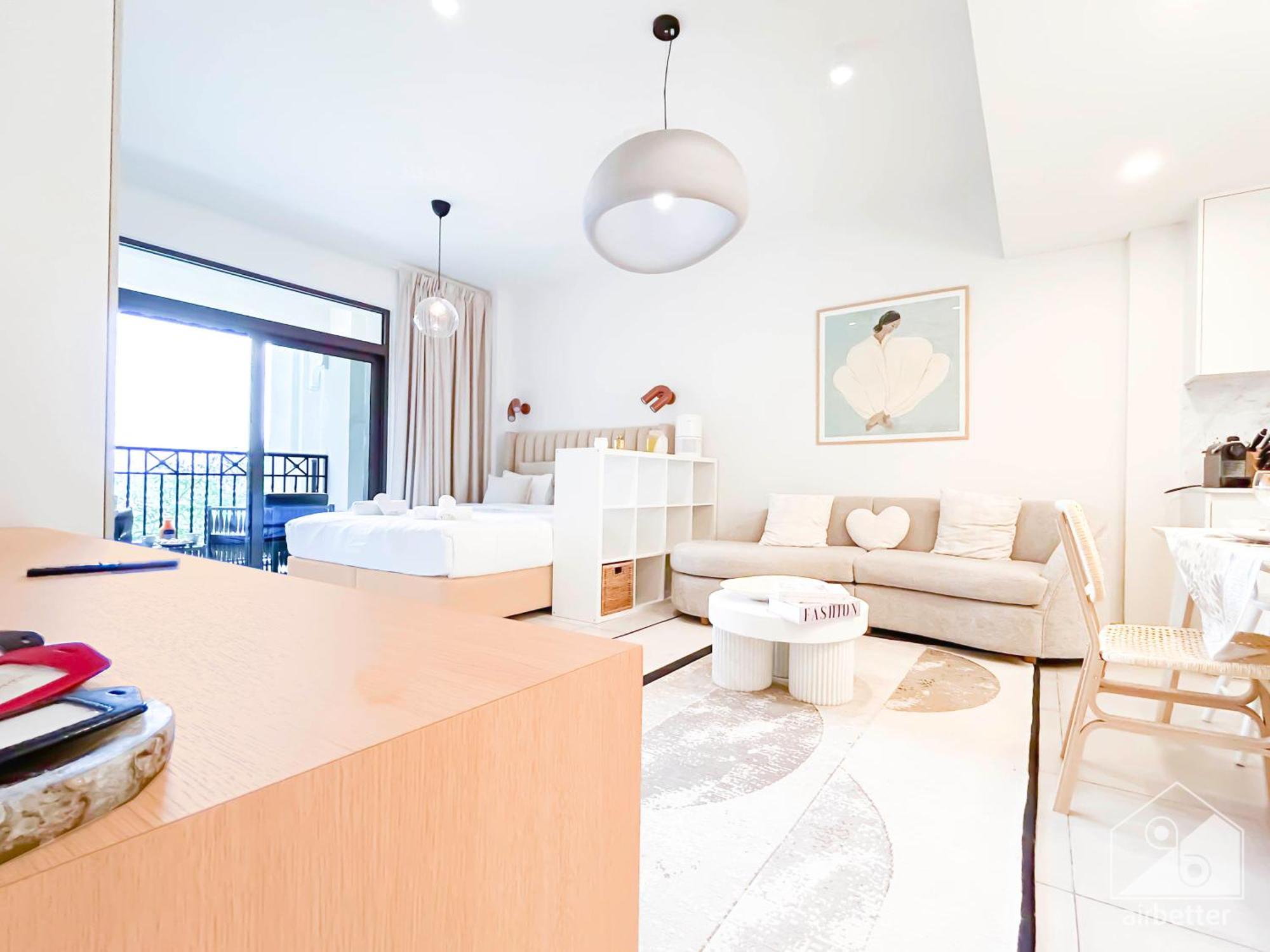 Cozy 1b Escape With Stunning Balcony Views Apartment *