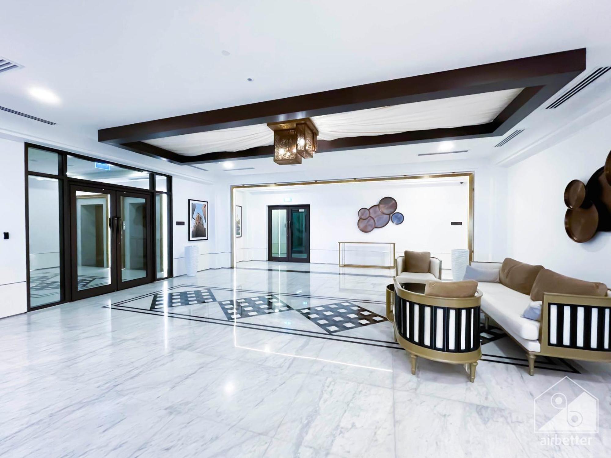 Cozy 1b Escape With Stunning Balcony Views Apartment
