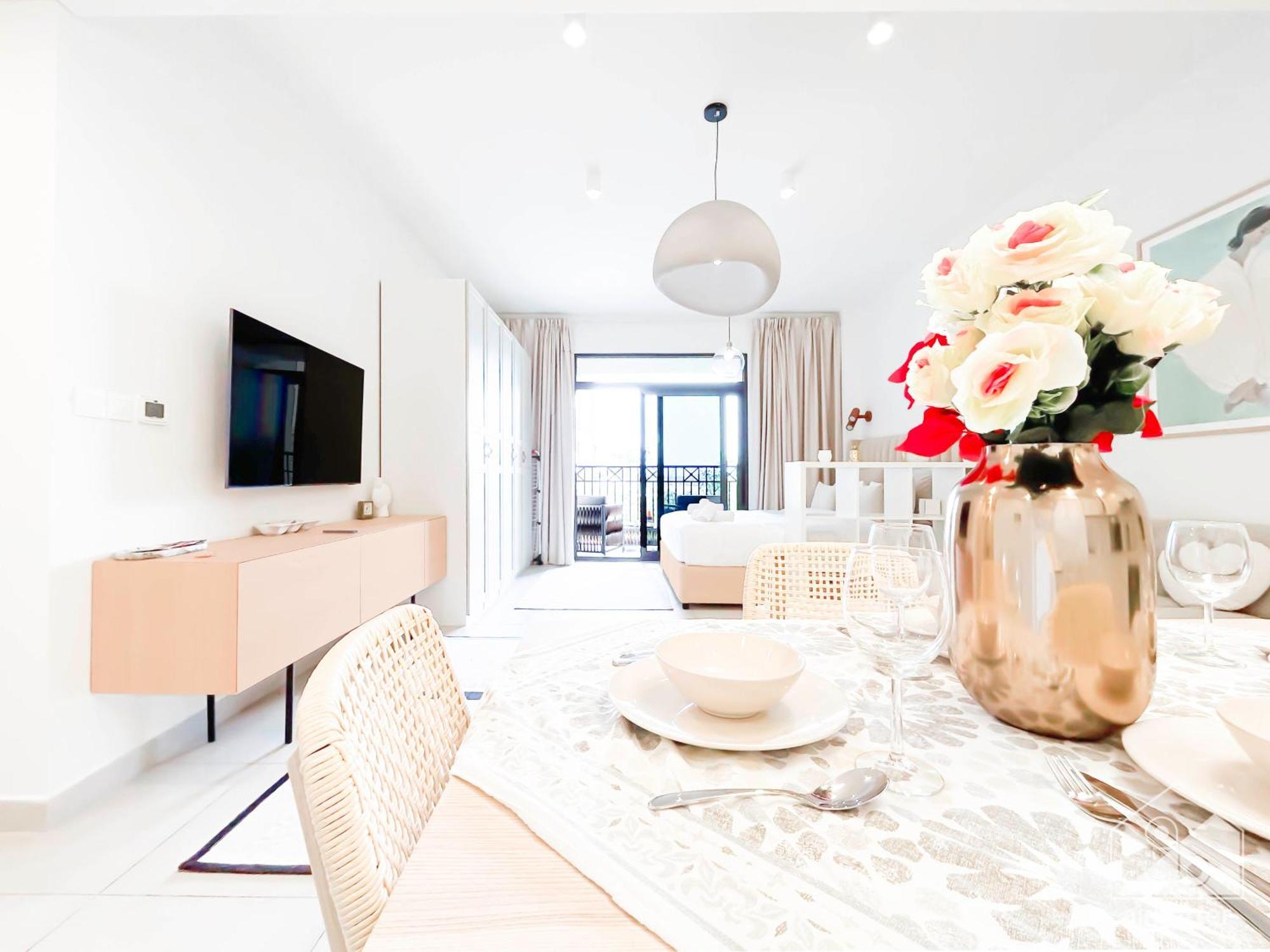 Apartment Cozy 1b Escape With Stunning Balcony Views Dubai