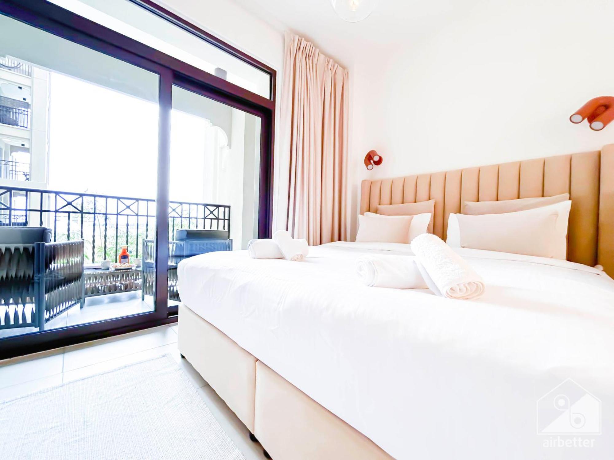 Cozy 1b Escape With Stunning Balcony Views Dubai