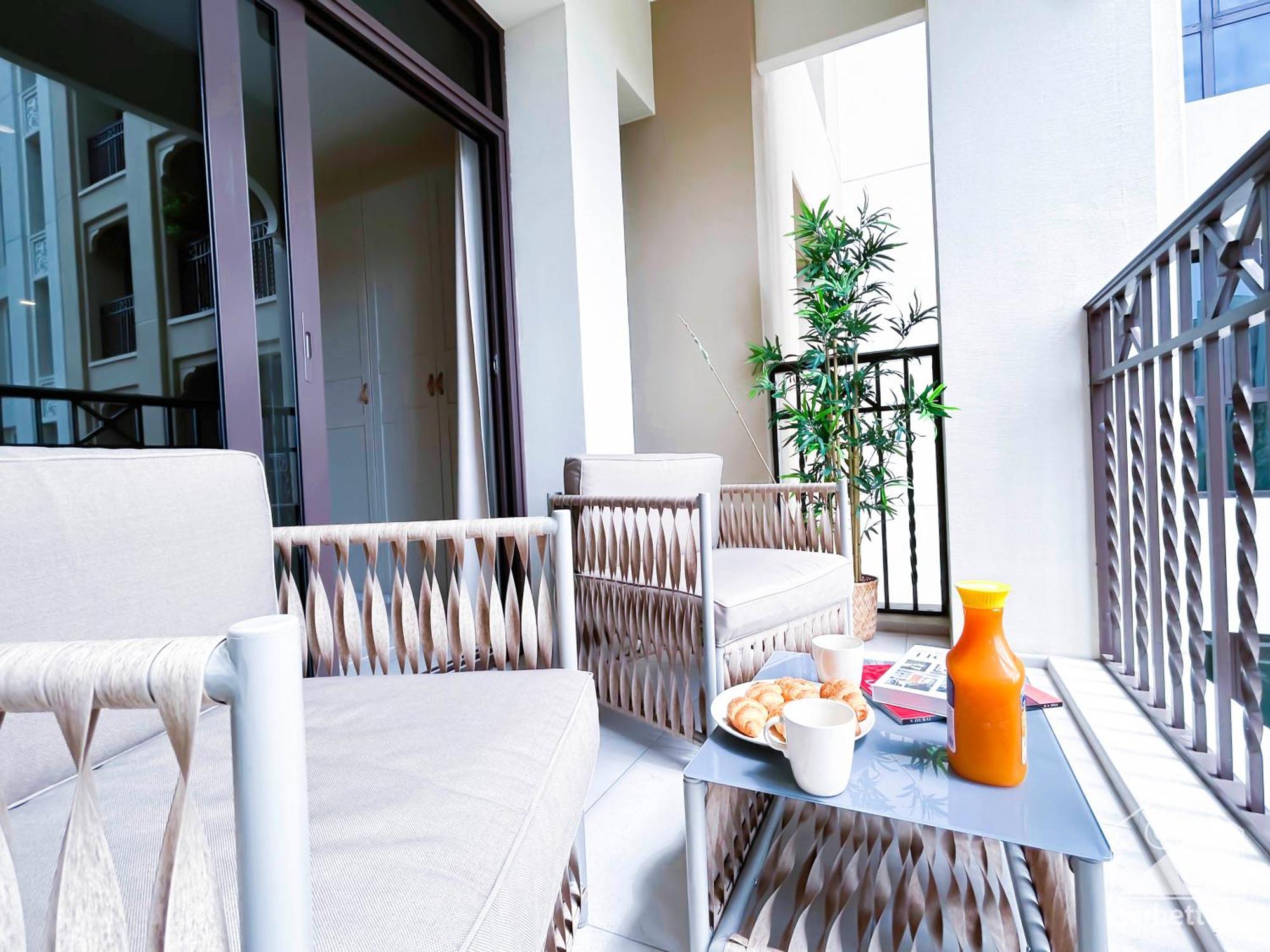 Cozy 1b Escape With Stunning Balcony Views *