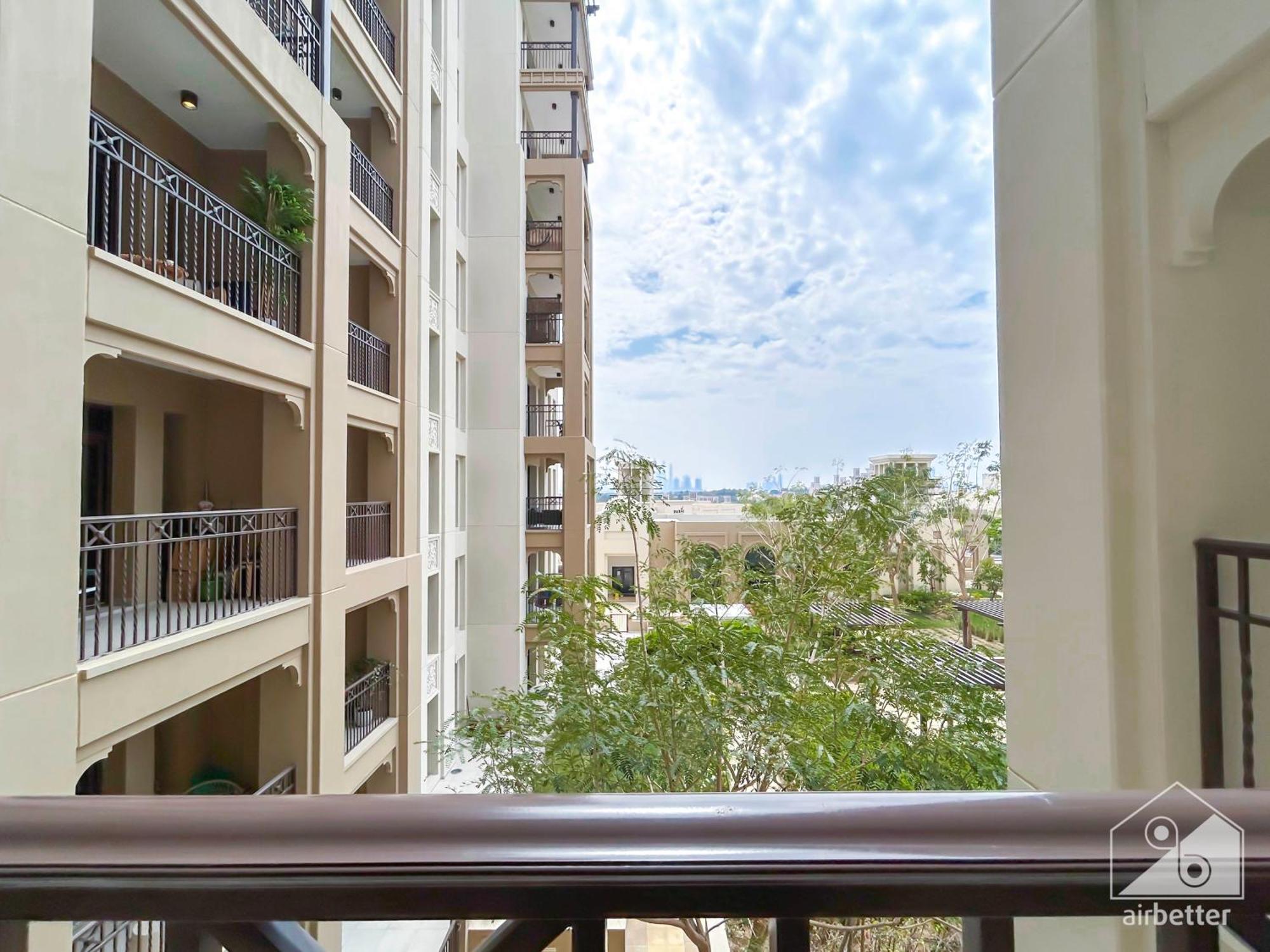 Cozy 1b Escape With Stunning Balcony Views Apartment