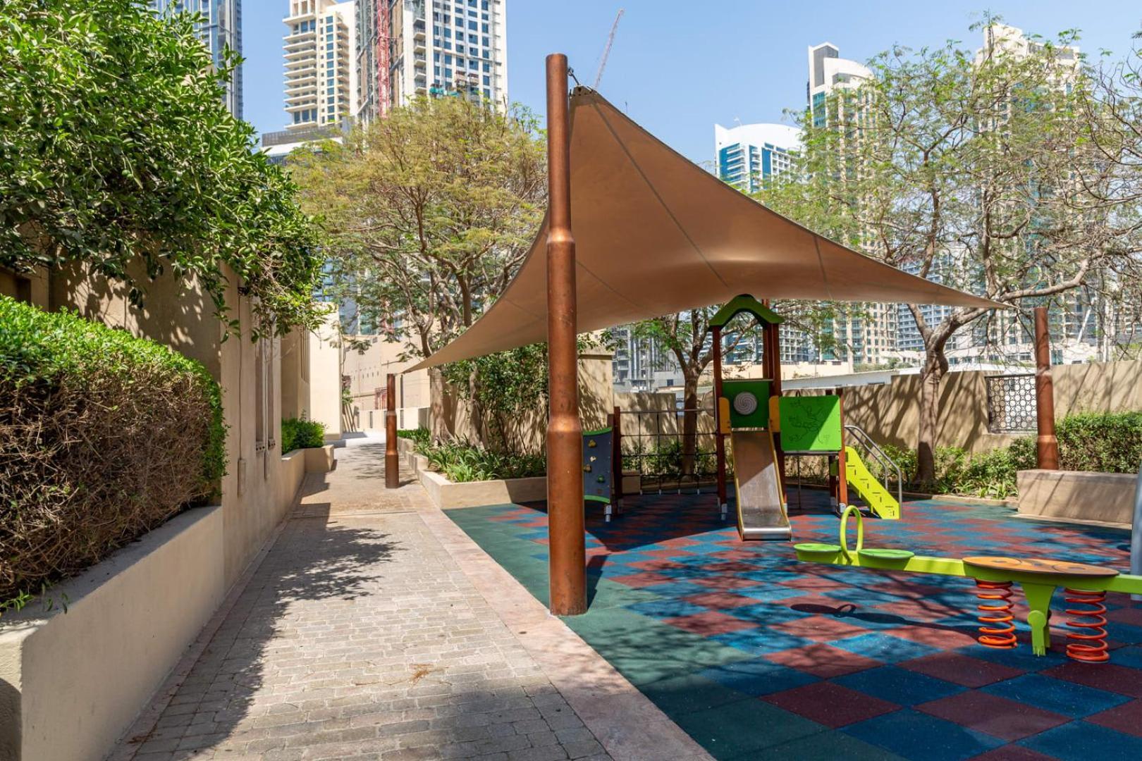 Frank Porter - Reehan 5 Apartment Dubai