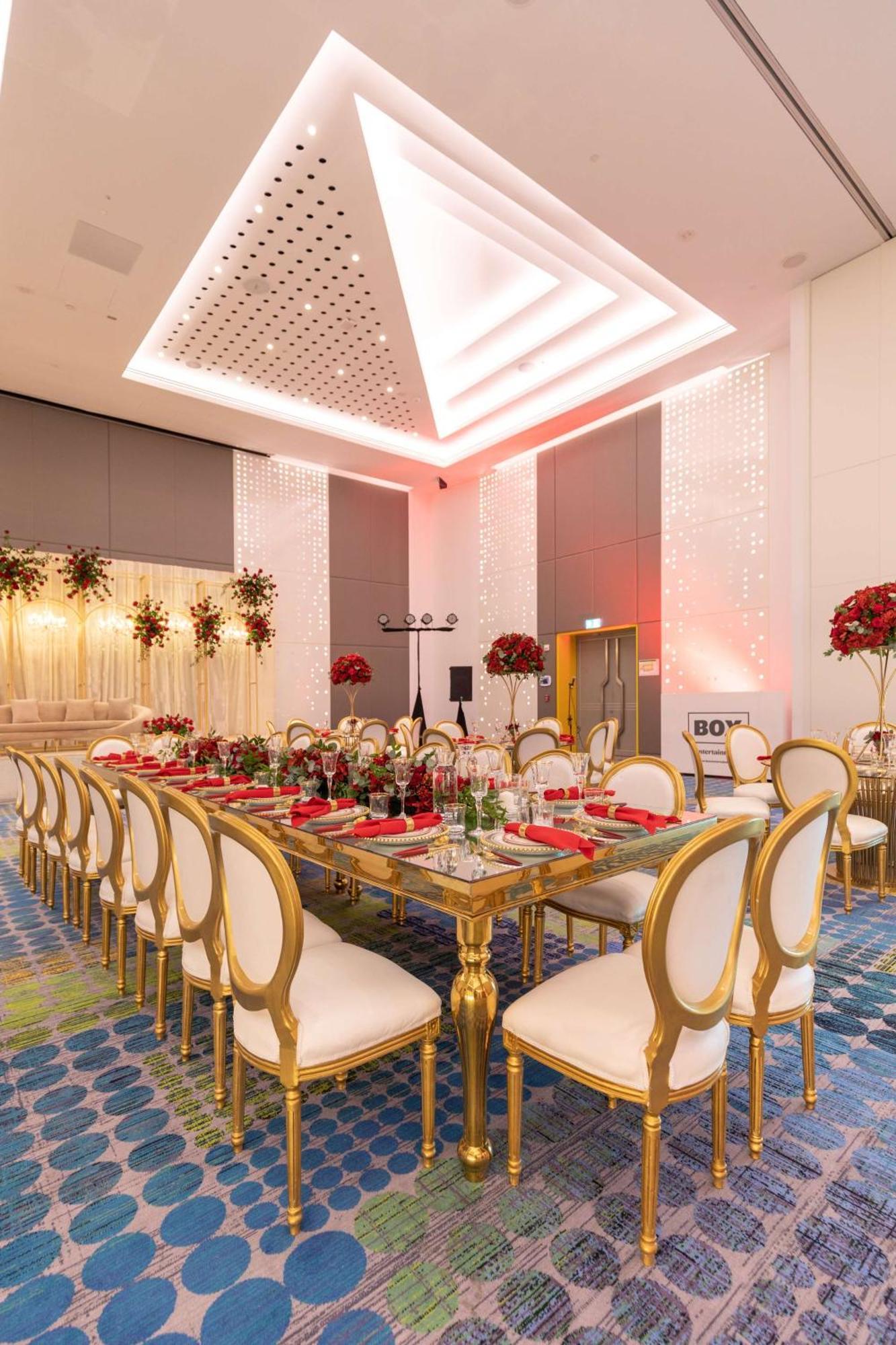 Hotel Radisson Red Silicon Oasis 4*