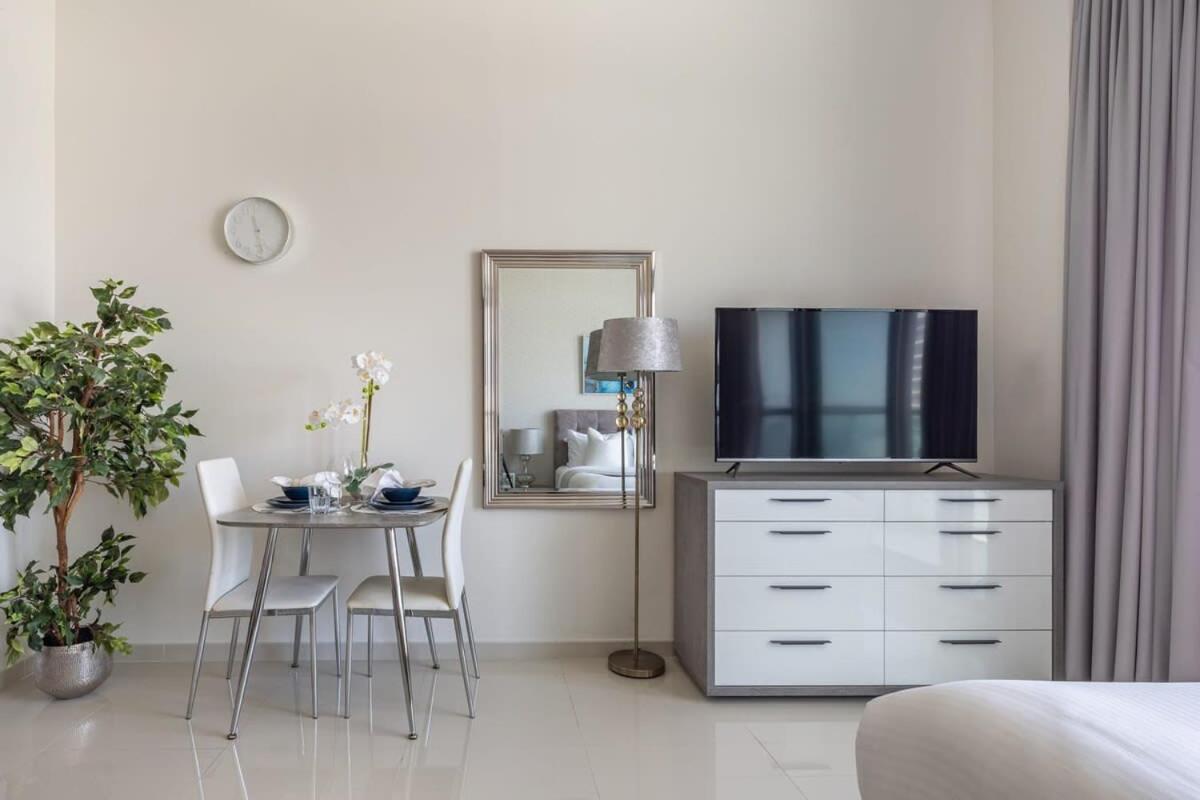 Frank Porter - Damac Hills Jasmine * Dubai
