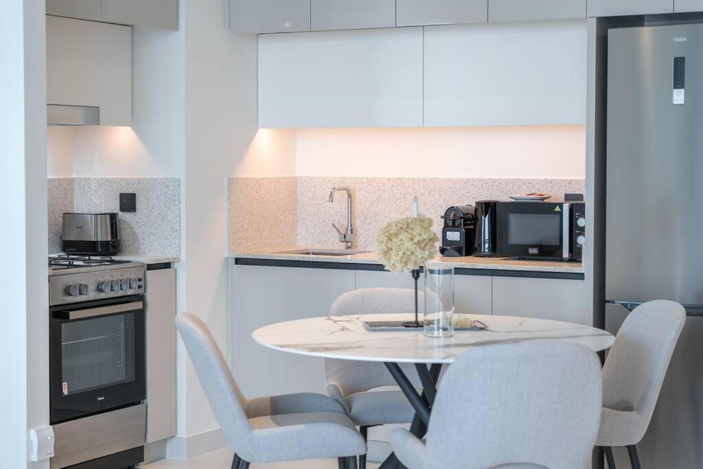 Apartment Czechin * Brand New * Beachfront * Palm View * High Floor Dubai