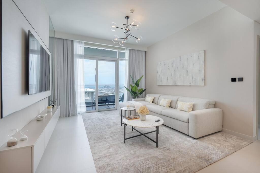 Apartment Czechin * Brand New * Beachfront * Palm View * High Floor Dubai