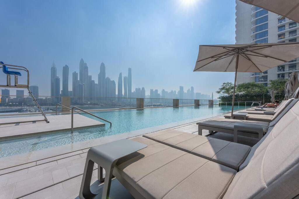 Apartment Czechin * Brand New * Beachfront * Palm View * High Floor