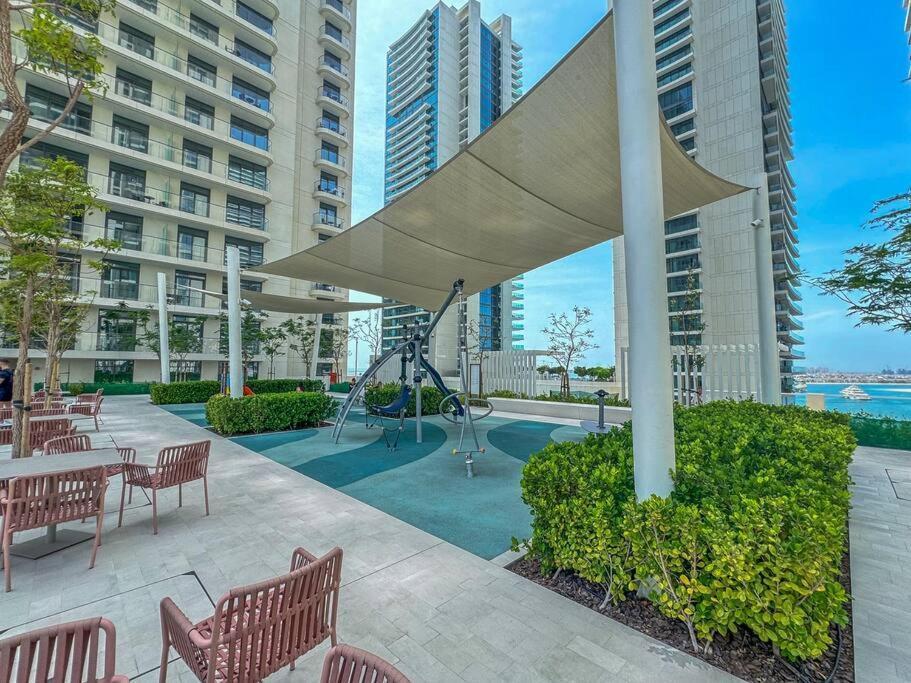 Apartment Czechin * Brand New * Beachfront * Palm View * High Floor *