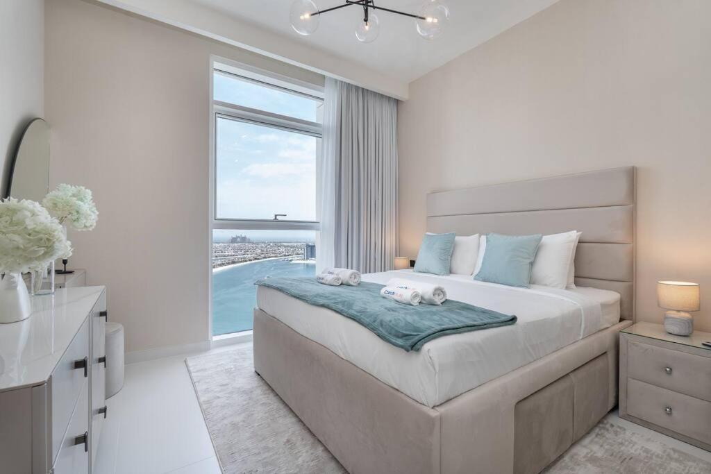 Czechin * Brand New * Beachfront * Palm View * High Floor Apartment Dubai