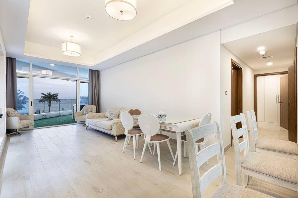 First Class 2br Expansive Balcony Oasis Apartment Dubai