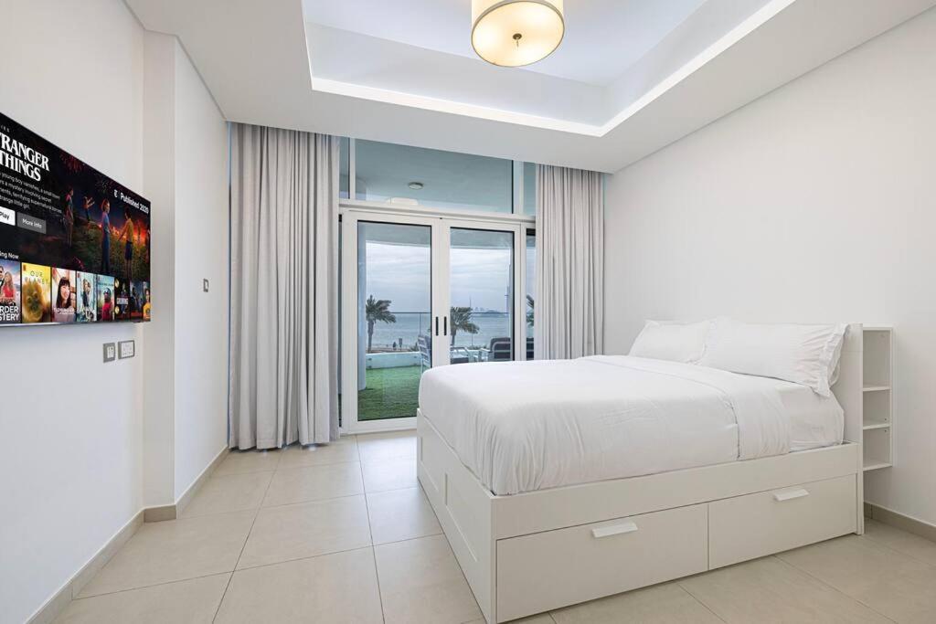 Apartment First Class 2br Expansive Balcony Oasis Dubai