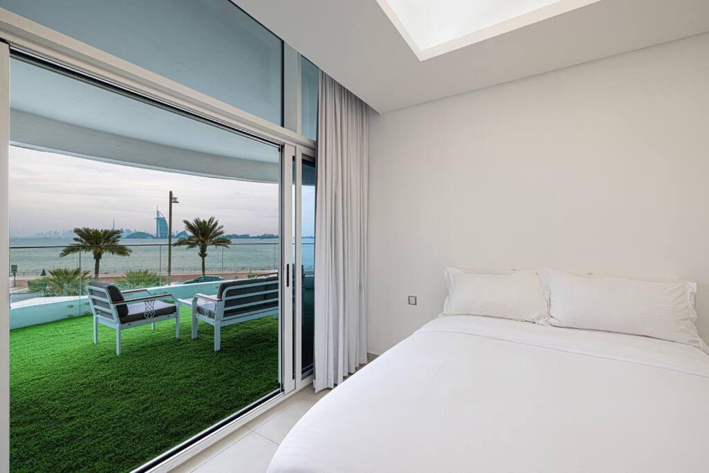 Apartment First Class 2br Expansive Balcony Oasis Dubai