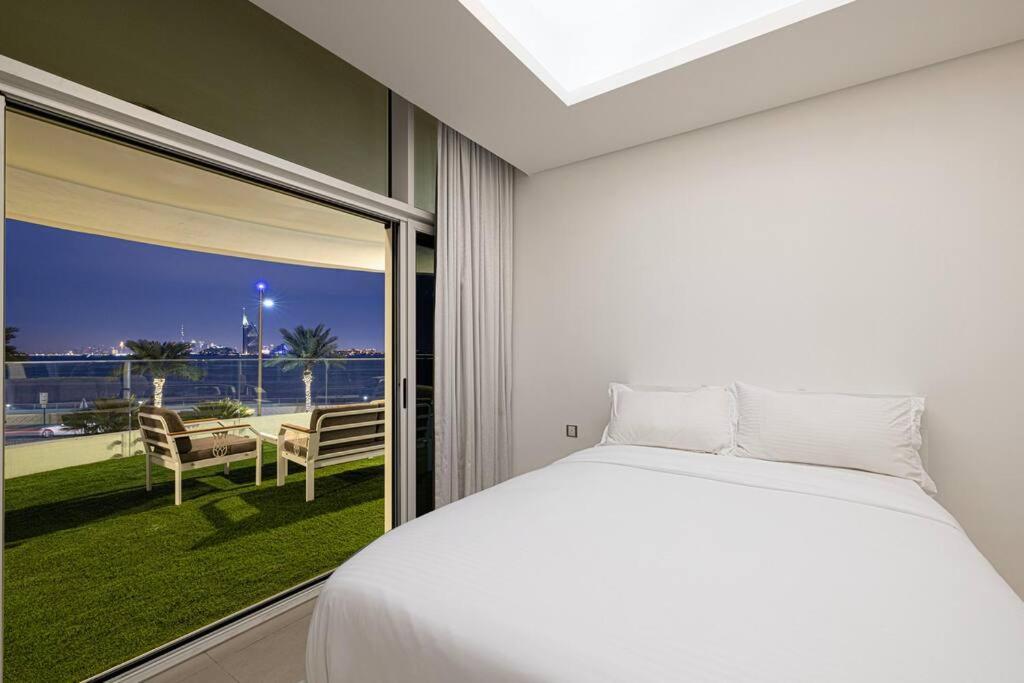 First Class 2br Expansive Balcony Oasis * Dubai