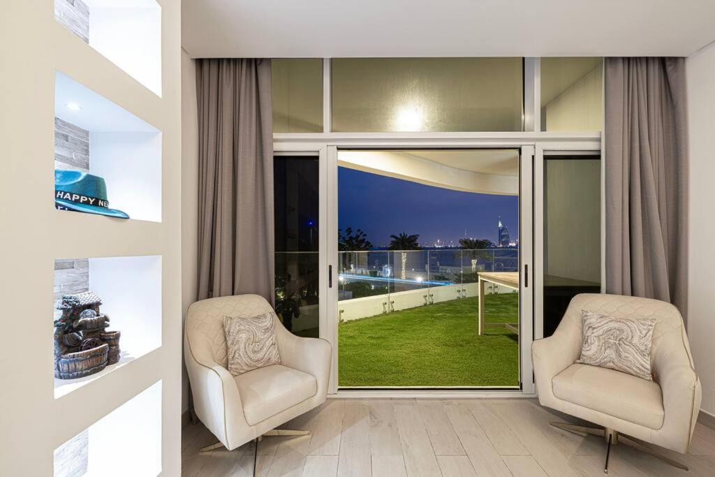 First Class 2br Expansive Balcony Oasis Apartment
