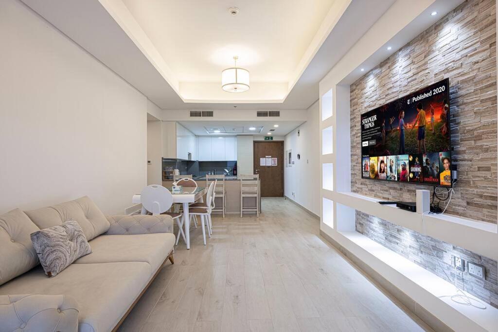 Apartment First Class 2br Expansive Balcony Oasis Dubai
