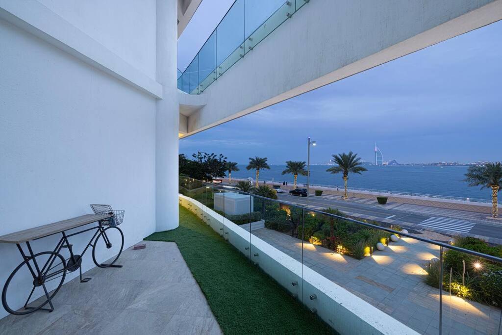 Apartment First Class 2br Expansive Balcony Oasis *