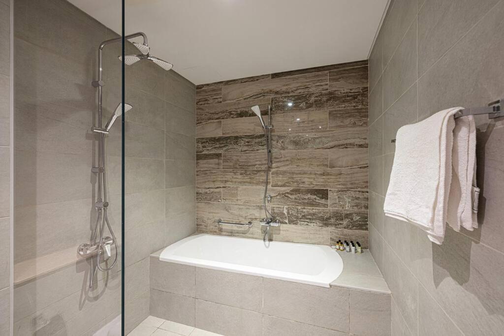 First Class 2br Expansive Balcony Oasis Apartment