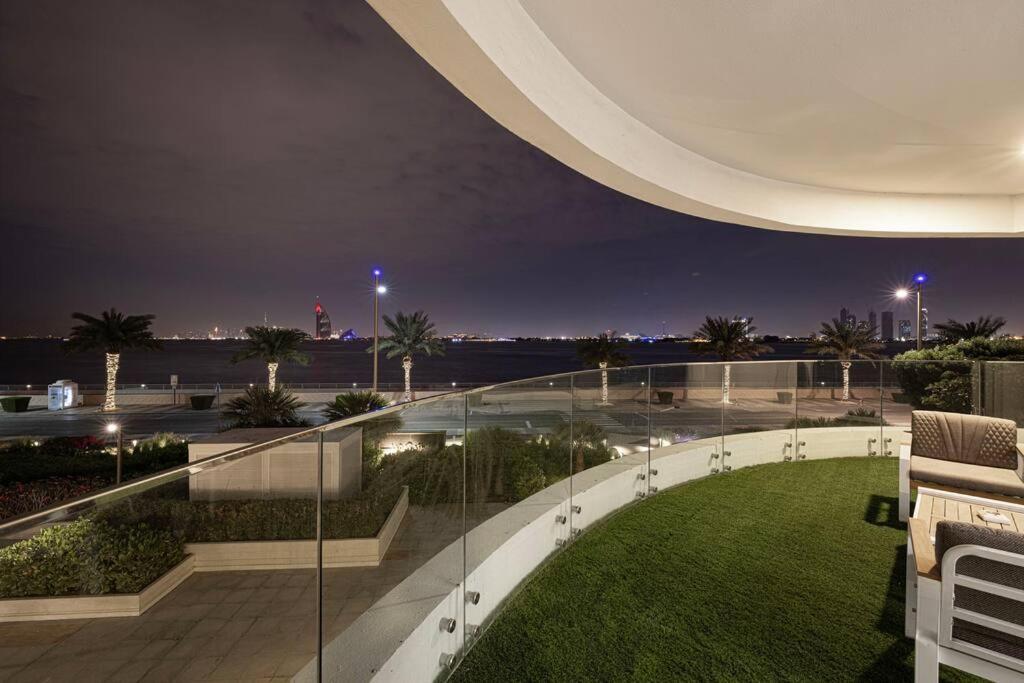 Apartment First Class 2br Expansive Balcony Oasis