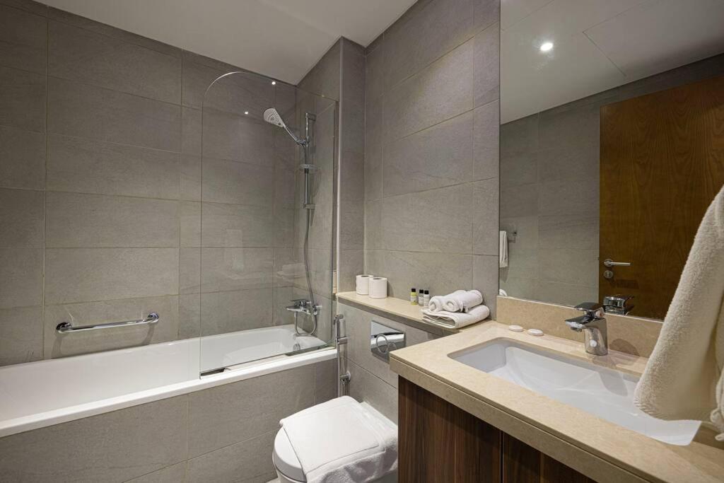 First Class 2br Expansive Balcony Oasis Apartment Dubai