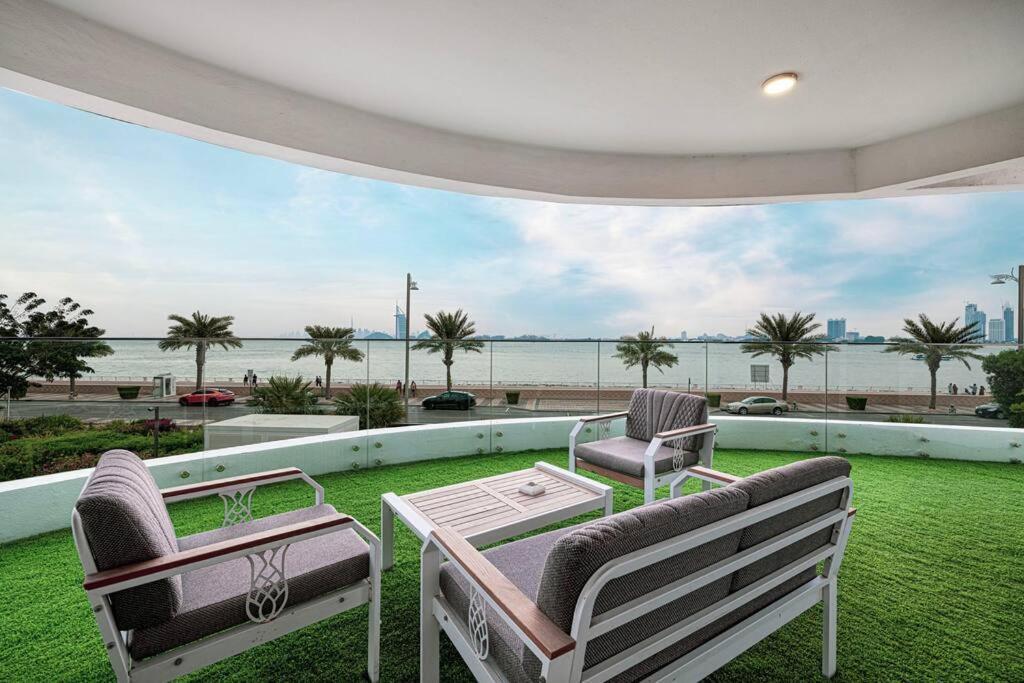 First Class 2br Expansive Balcony Oasis