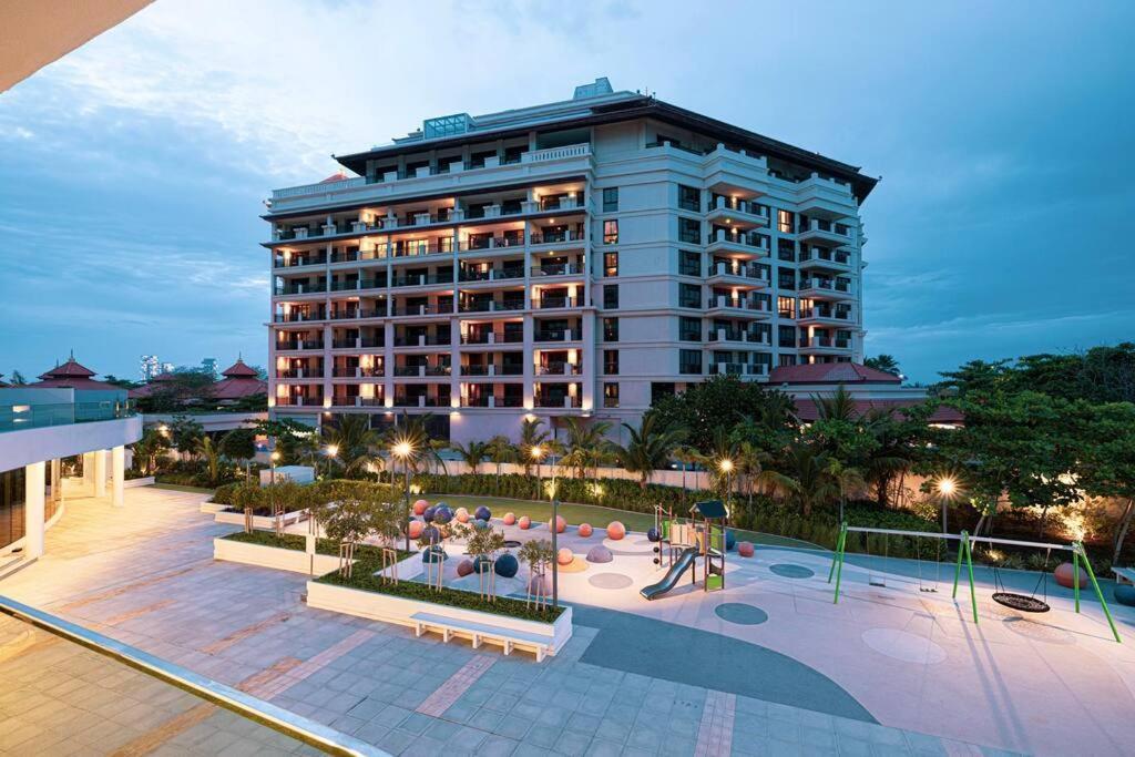 First Class 2br Expansive Balcony Oasis Apartment *