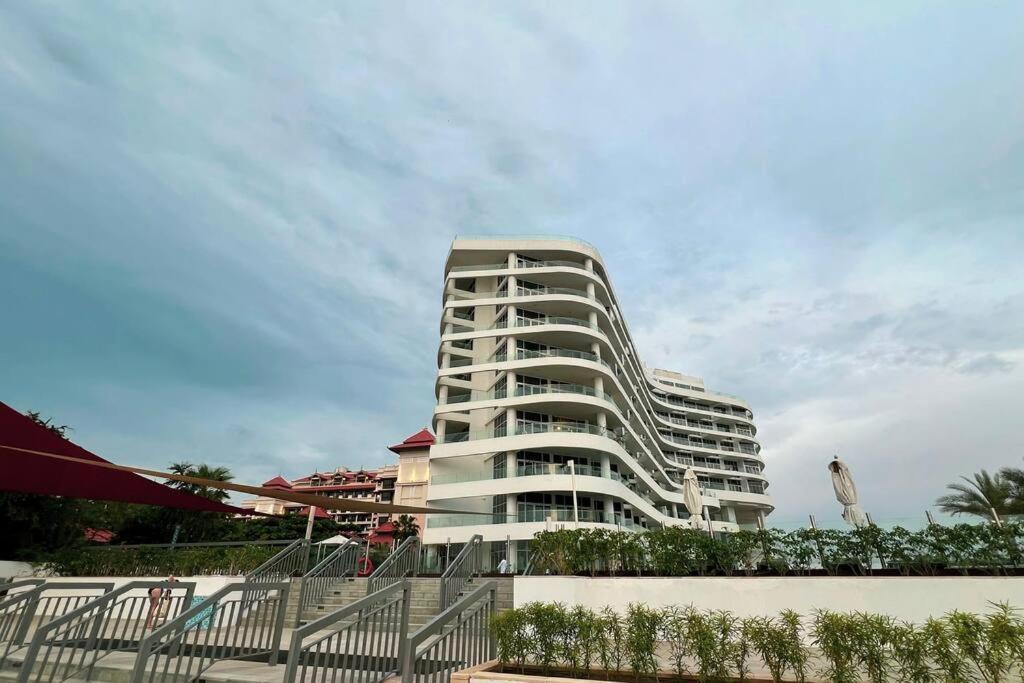 Apartment First Class 2br Expansive Balcony Oasis