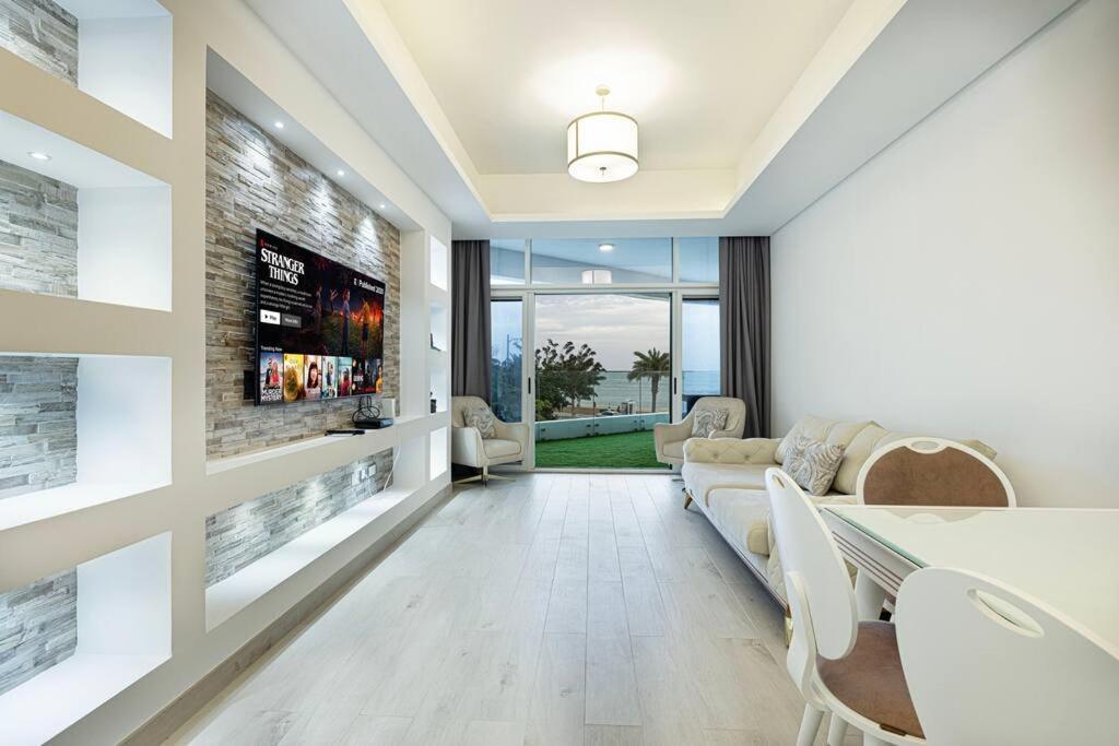 First Class 2br Expansive Balcony Oasis Apartment Dubai