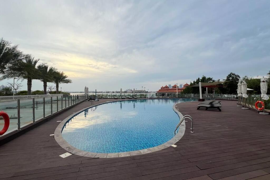 First Class 2br Expansive Balcony Oasis Apartment *