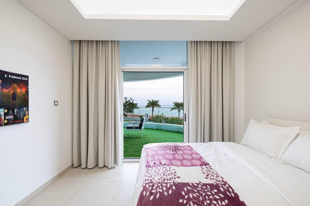 Apartment First Class 2br Expansive Balcony Oasis Dubai