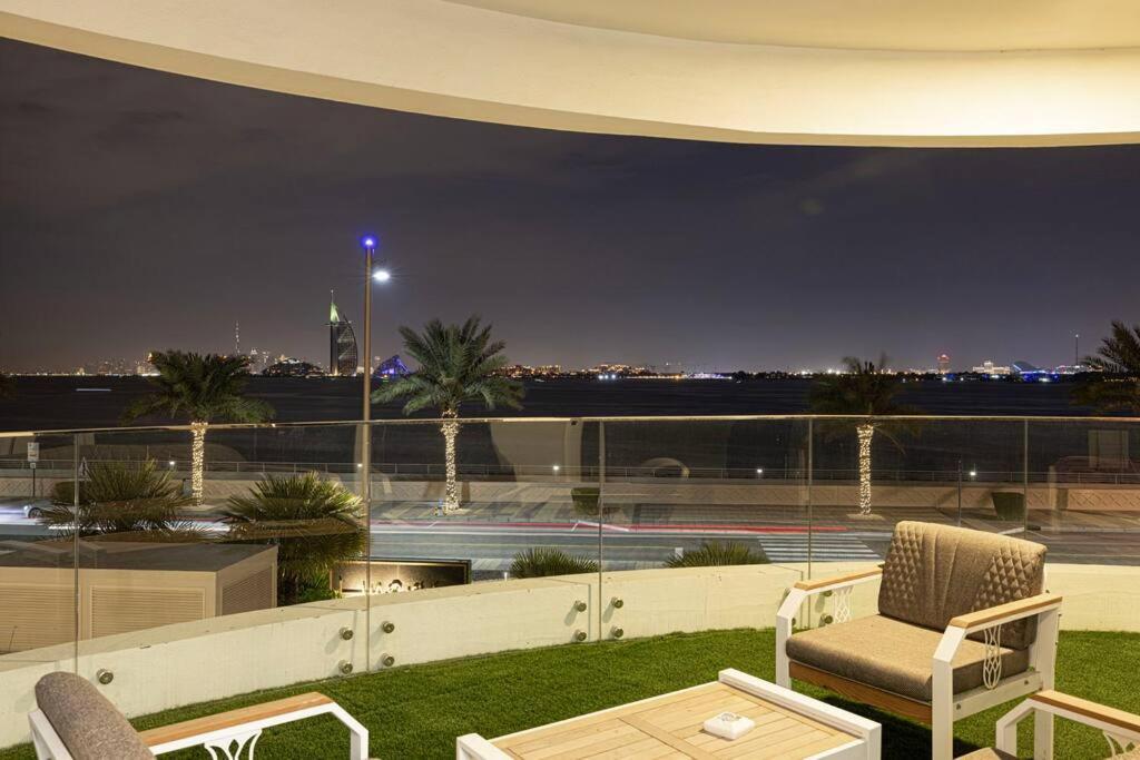 Apartment First Class 2br Expansive Balcony Oasis