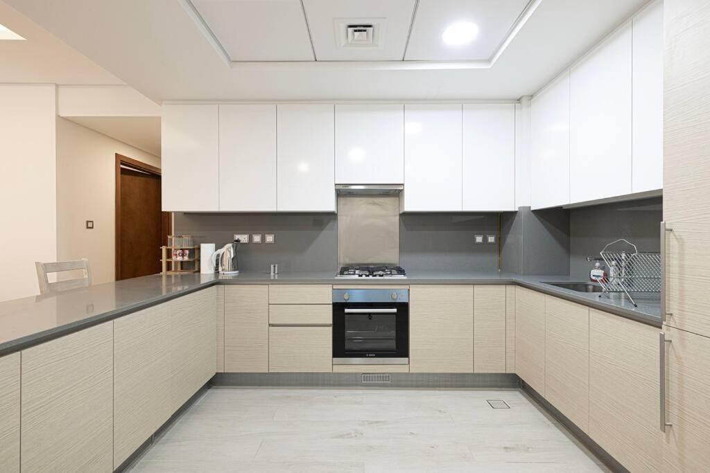 Apartment First Class 2br Expansive Balcony Oasis