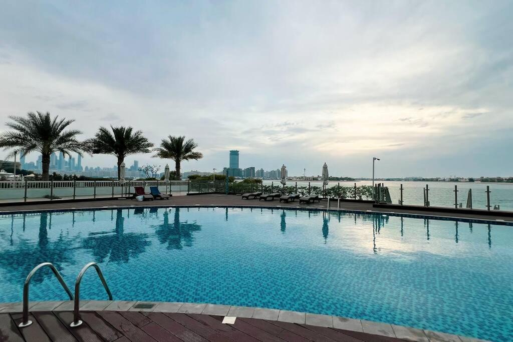 Apartment First Class 2br Expansive Balcony Oasis