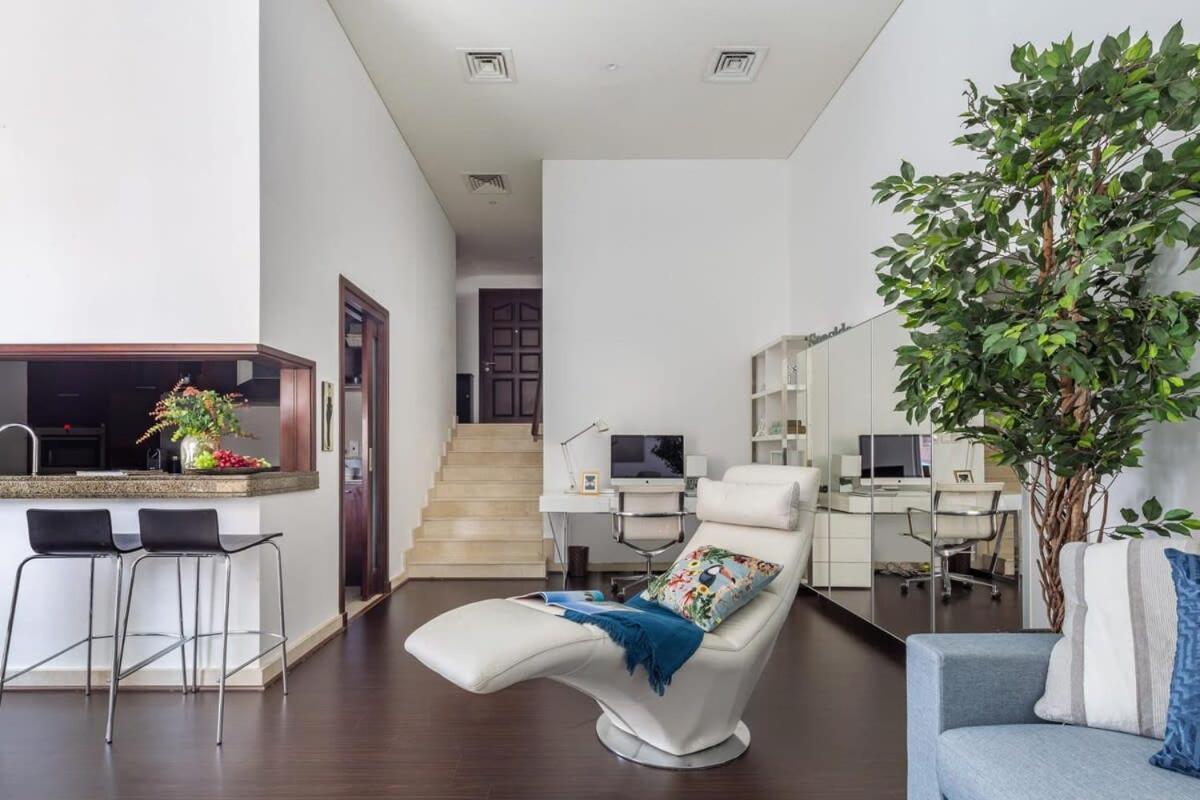 Frank Porter - Marina Promenade Apartment *