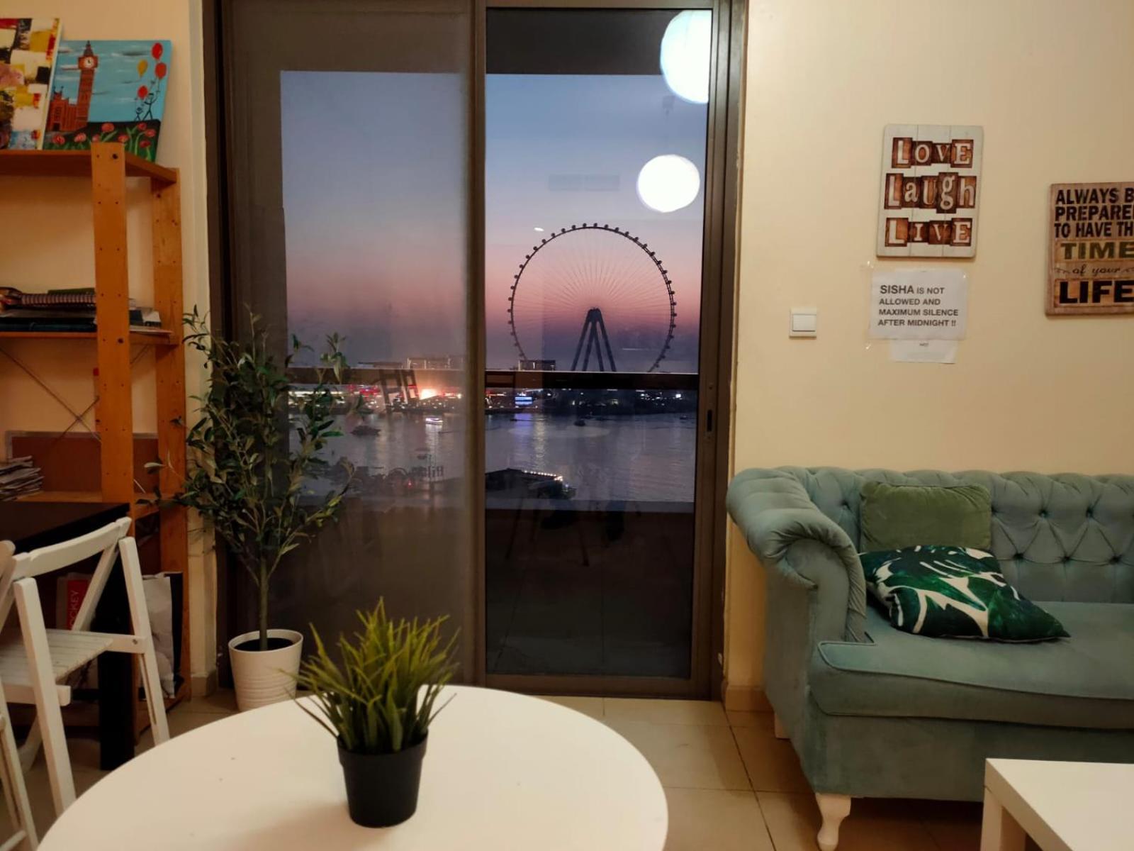 Bohemian Backpackers * Dubai