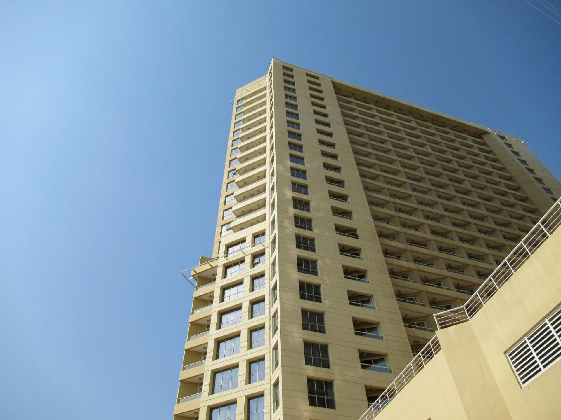 Frank Porter - Lakeside D Apartment