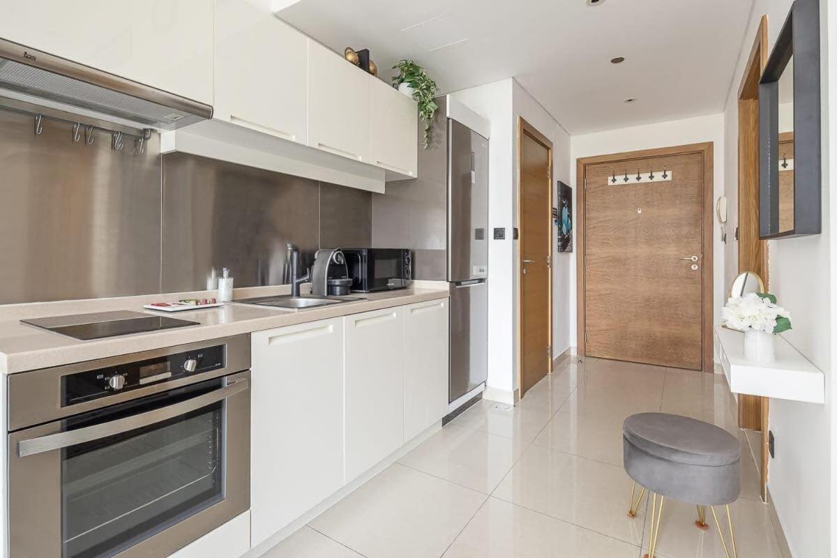 Frank Porter - Claren Tower Apartment *
