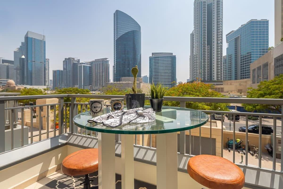 Frank Porter - Claren Tower Apartment Dubai