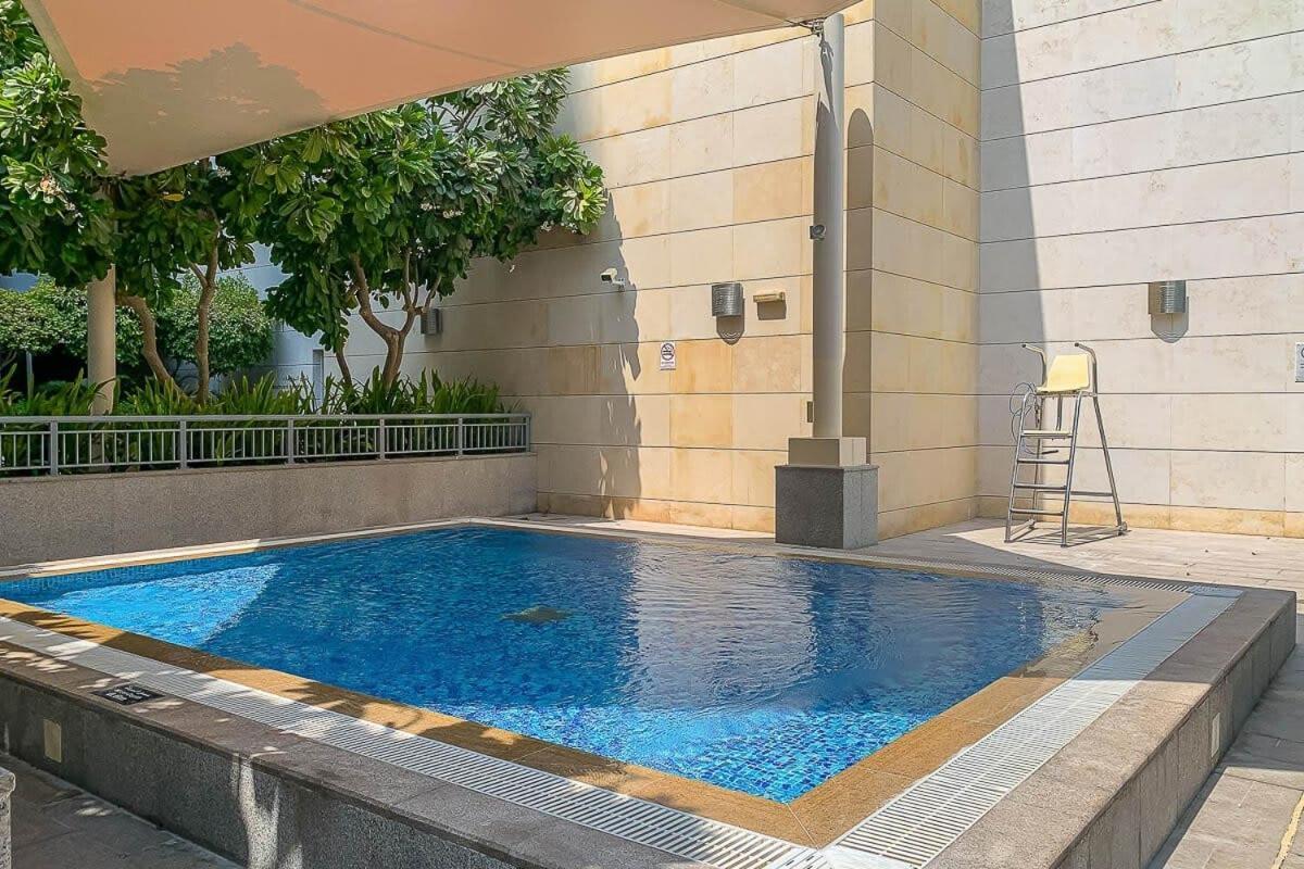 Frank Porter - Claren Tower Apartment Dubai
